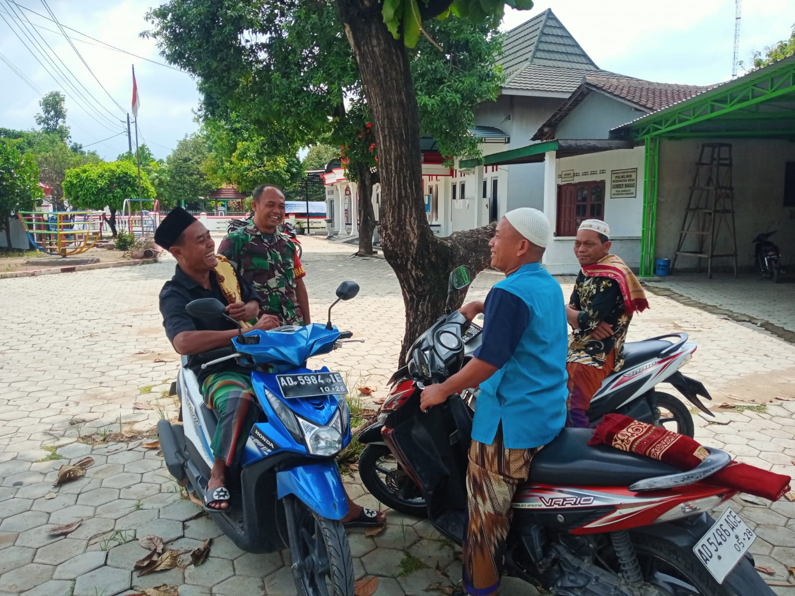 Pupuk Kebersamaan, Babinsa Komsos Dengan Tokoh Agama