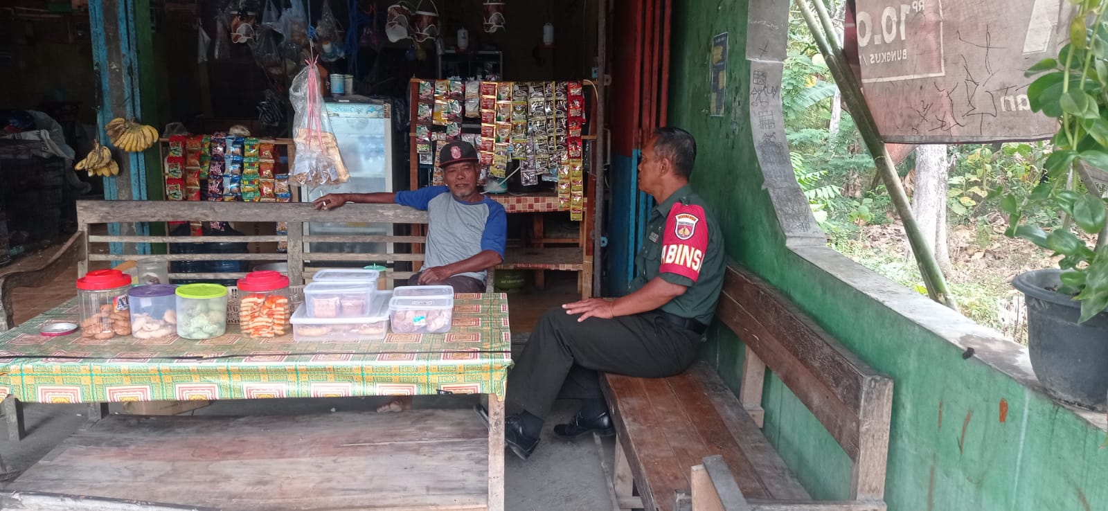 Guna Menekan Kriminalitas, Babinsa  Himbau Warga Aktifkan Siskamling