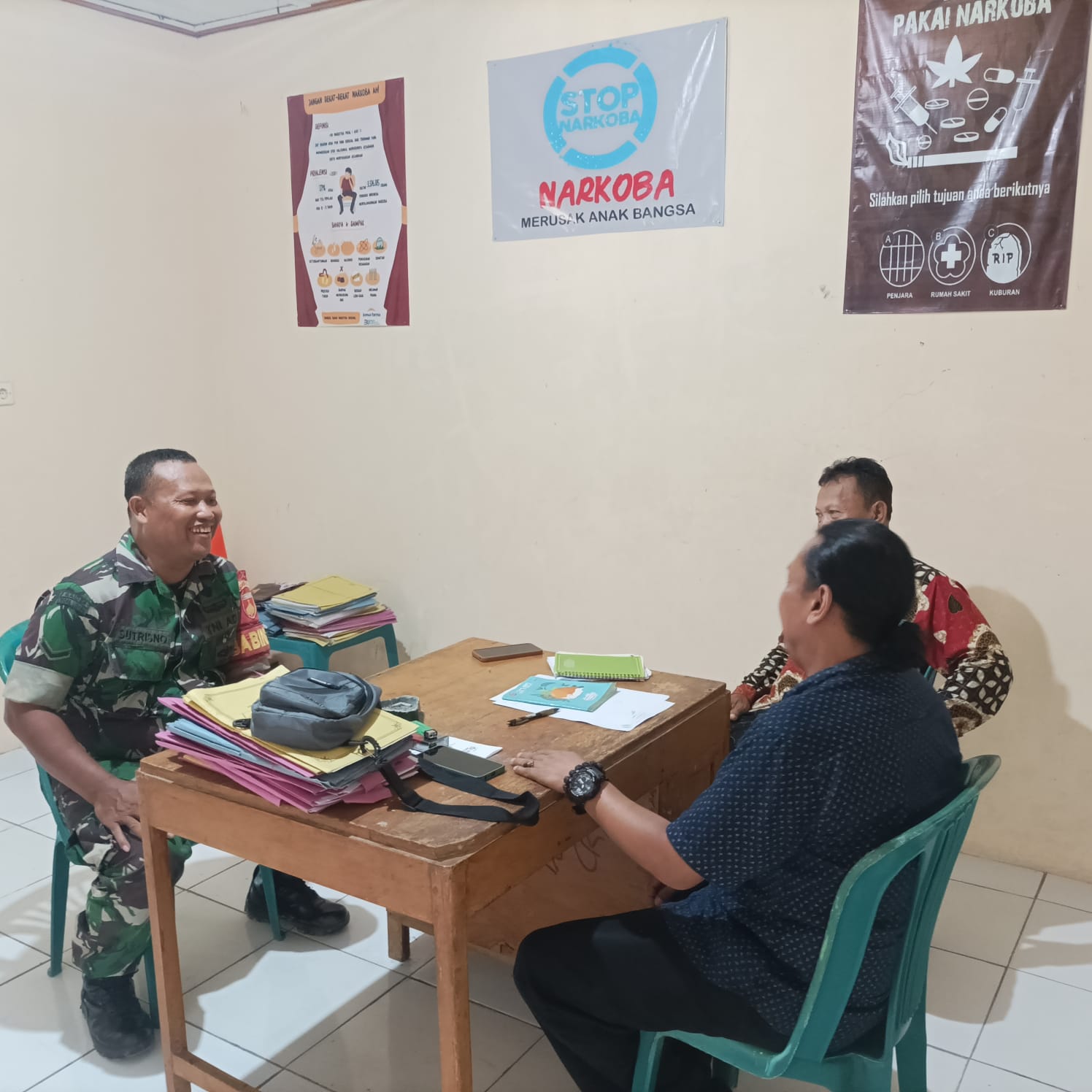 Antisipasi Gejolak Pasca Pemilu Babinsa Datangi Kantor Desa
