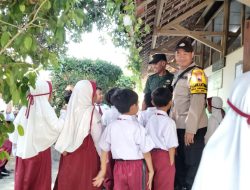 Bangkitkan Semangat Belajar, Babinsa Berikan Motivasi Kepada Murid SD Bangkitkan Semangat Belajar, Babinsa Berikan Motivasi Kepada Murid SD