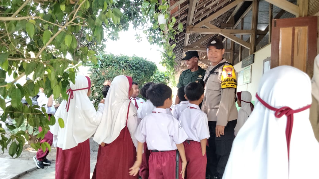 Bangkitkan Semangat Belajar, Babinsa Berikan Motivasi Kepada Murid SD