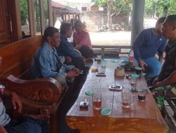 Hati-hati Licin,Sertu Munawar Bagi Tips Berkendara Saat Menerobos Hujan Untuk Warga Hati-hati Licin,Sertu Munawar Bagi Tips Berkendara Saat Menerobos Hujan Untuk Warga