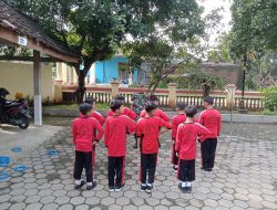 Menghidupkan Semangat Kebersamaan dan Disiplin dengan Baris-berbaris Menghidupkan Semangat Kebersamaan dan Disiplin dengan Baris-berbaris