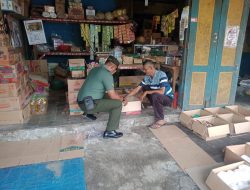 Cek Harga Sembako, Babinsa Berinteraksi dengan Pedagang Cek Harga Sembako, Babinsa Berinteraksi dengan Pedagang
