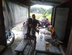 Sambil Minum Teh Hangat, Babinsa Berharap Bisa Lebih Dekat Dengan Warga Sambil Minum Teh Hangat, Babinsa Berharap Bisa Lebih Dekat Dengan Warga