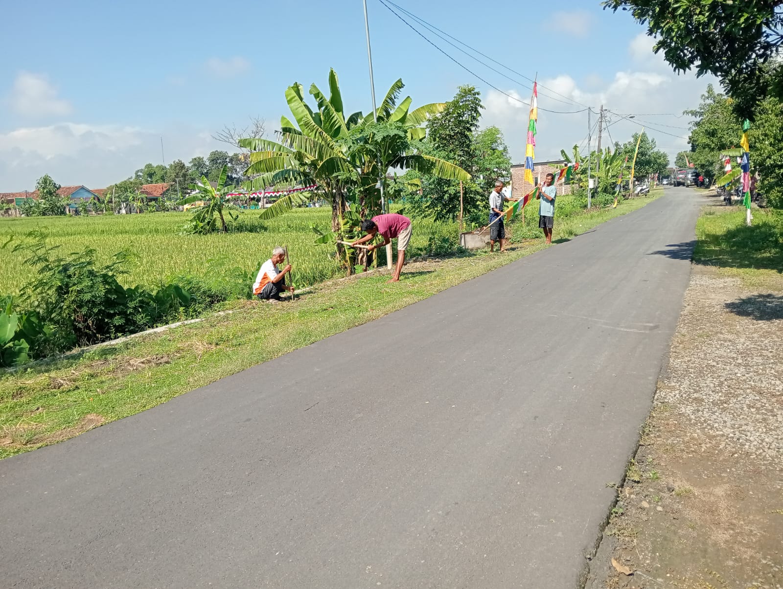 JELANG PEMBUKAAN TMMD REGULER KE – 119, WARGA GEDONGAN PLUPUH PASANG UMBUL -UMBUL