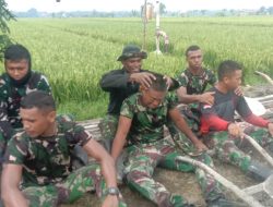 Cara Satgas TMMD Obati Rasa Lelah Dengan Saling Pijat Cara Satgas TMMD Obati Rasa Lelah Dengan Saling Pijat