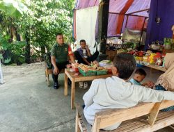 Dalam Mengambil Hati Rakyat Serda Nur Selalu Dekat Dengan Warga Dalam Mengambil Hati Rakyat Serda Nur Selalu Dekat Dengan Warga