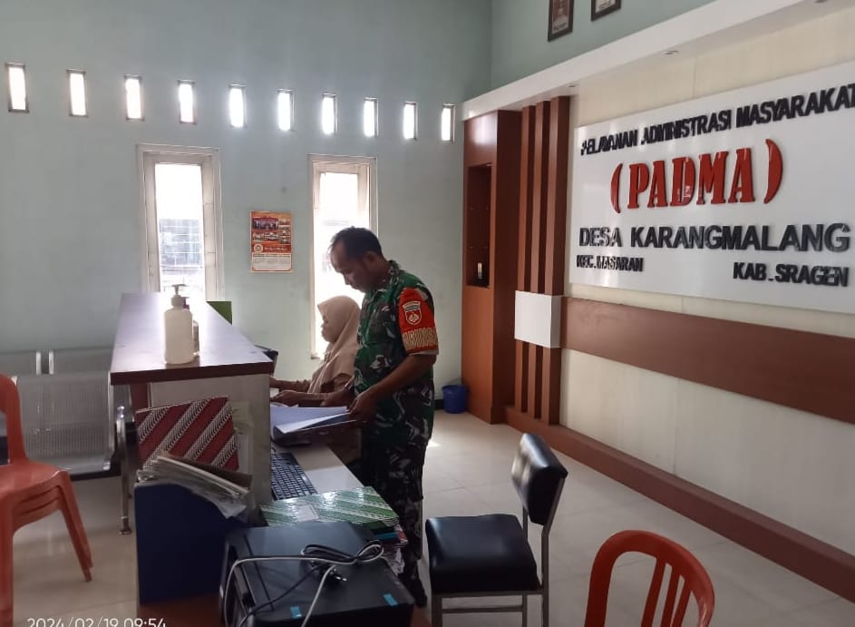 Jaga Ketahanan Wilayah, Serma Waryono Laksanakan Pul Data Ter di Kantor Desa