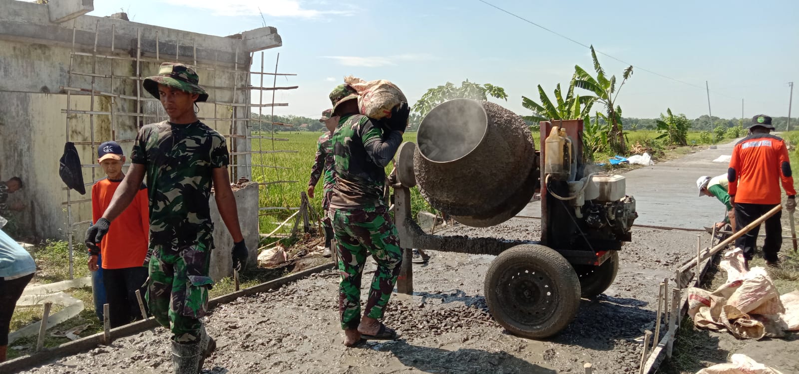 JELANG RAMADHAN, PENGECORAN JALAN TERUS DIKEBUT JELANG RAMADHAN, PENGECORAN JALAN TERUS DIKEBUT