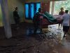 Pasca Banjir, Danramil Gondang Pimpin Anggotanya Bantu Bersihkan Rumah Warga