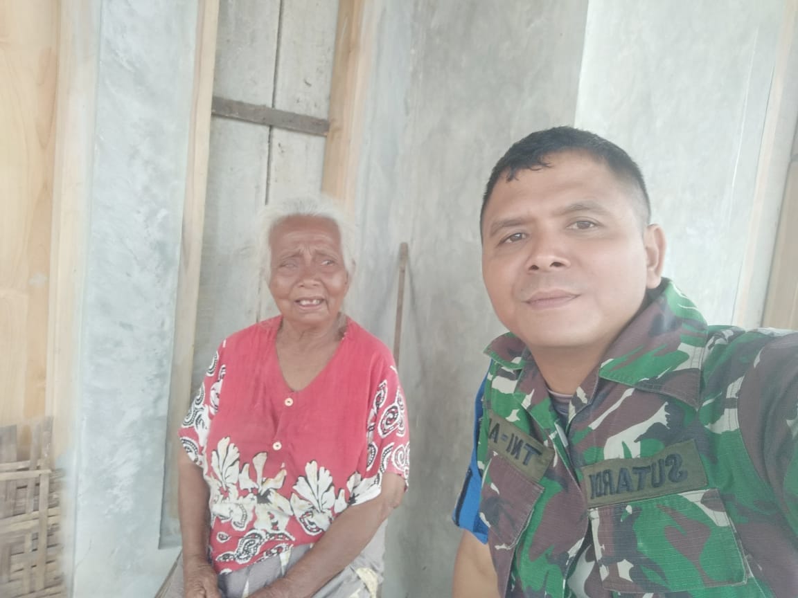 Sujud Syukur  mbh.Samiyem rumahnya sudh di bangun  Satgas TMMD Kodim Sragen Sujud Syukur  mbh.Samiyem rumahnya sudh di bangun  Satgas TMMD Kodim Sragen