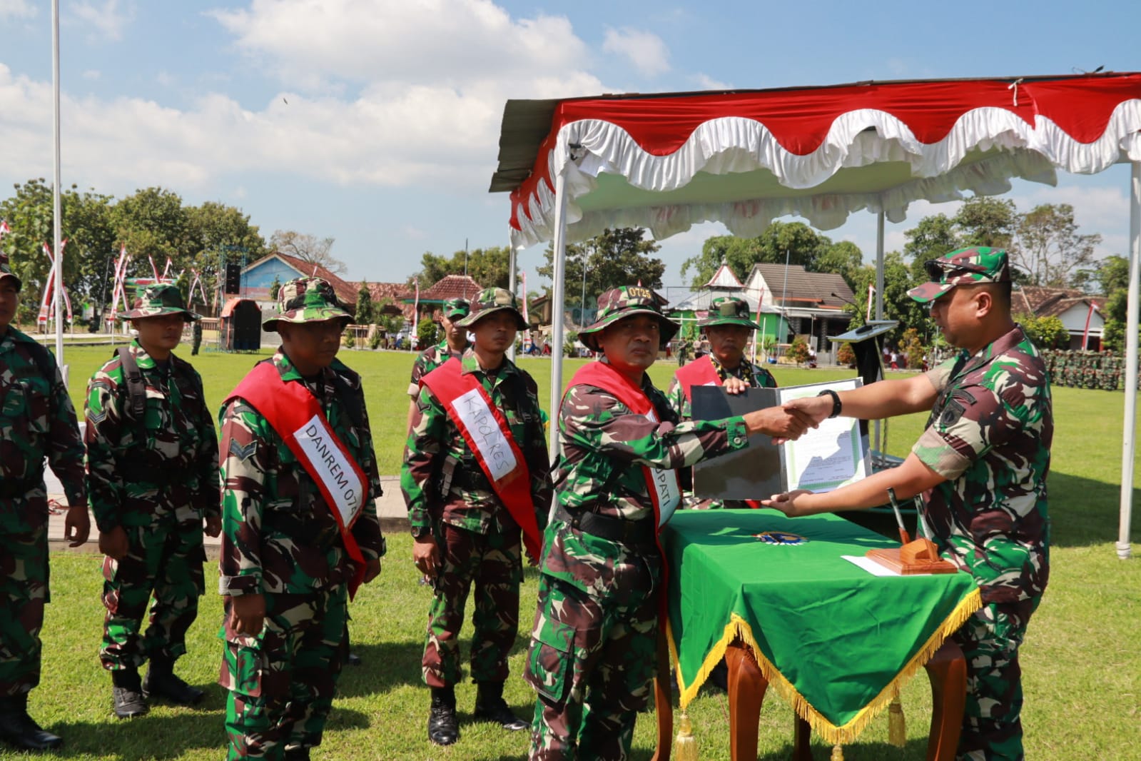 KODIM 0725/SRAGEN GELAR GLADI UPACARA PENUTUPAN TMMD REGULER KE 119.