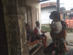 Aksi Satgas TMMD Kodim 0725/Sragen Gendong Anak Kerumahnya Aksi Satgas TMMD Kodim 0725/Sragen Gendong Anak Kerumahnya
