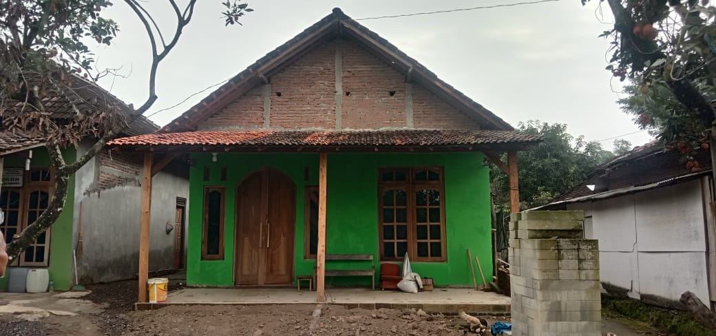 ibu pariyem sangat senang sebelum lebaran sudah tinggal dirumah baru