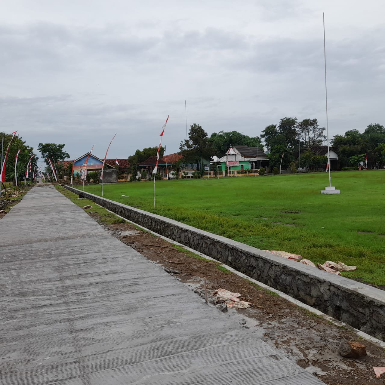 Lapangan Gedongan sekarang terlihat bersih setelah ditalud