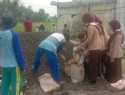 Pramuka Saka Wira Kartika Dukung Kegiatan TMMD Sragen Pramuka Saka Wira Kartika Dukung Kegiatan TMMD Sragen
