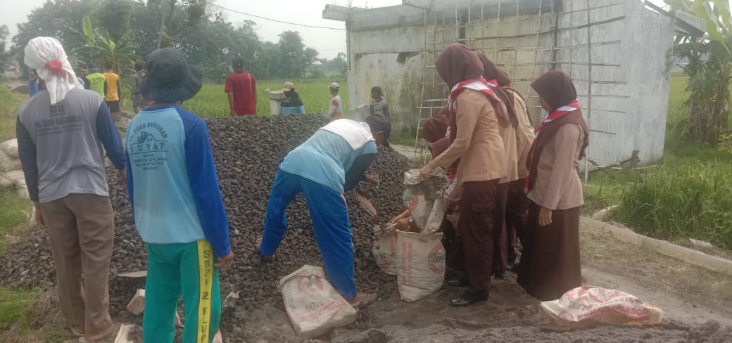 Pramuka Saka Wira Kartika Dukung Kegiatan TMMD Sragen Pramuka Saka Wira Kartika Dukung Kegiatan TMMD Sragen
