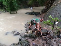 Babinsa Karya Bakti Susur Bantaran Sungai Desa Glonggong Babinsa Karya Bakti Susur Bantaran Sungai Desa Glonggong