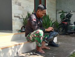 Jelang purna TMMD, anggota satgas bersihkan perlengkapan perorangan