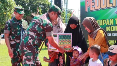 Irdam memberikan nutrisi tambahan untuk keluarga anak rentan stunting usai upacara penutupan TMMD Reg 119 Kodim 0725/Sragen