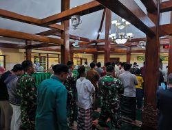 Satgas TMMD Sragen laksanakan sholat terawih bersama warga Satgas TMMD Sragen laksanakan sholat terawih bersama warga
