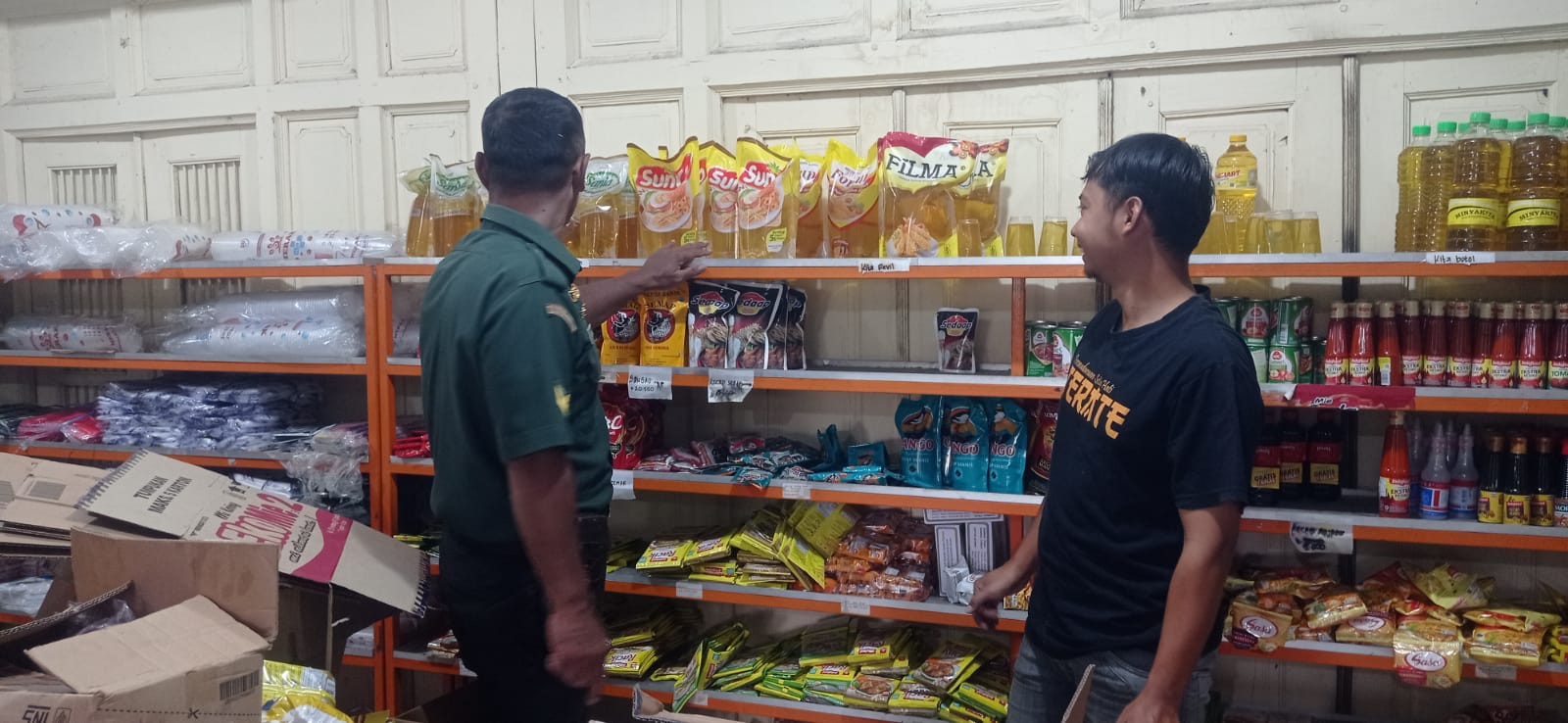 Antisipasi Lonjakan Harga Di Bulan Ramadhan, Babinsa Pantau Harga Sembako