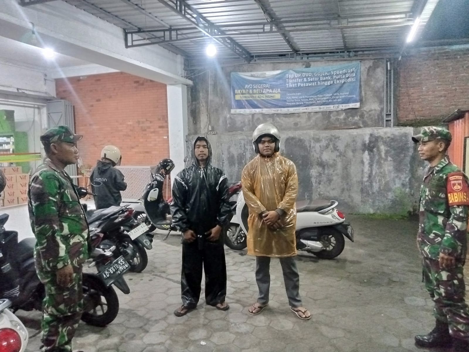 Tekan Kriminalitas Babinsa Tingkatkan Patroli Wilayah Tekan Kriminalitas Babinsa Tingkatkan Patroli Wilayah