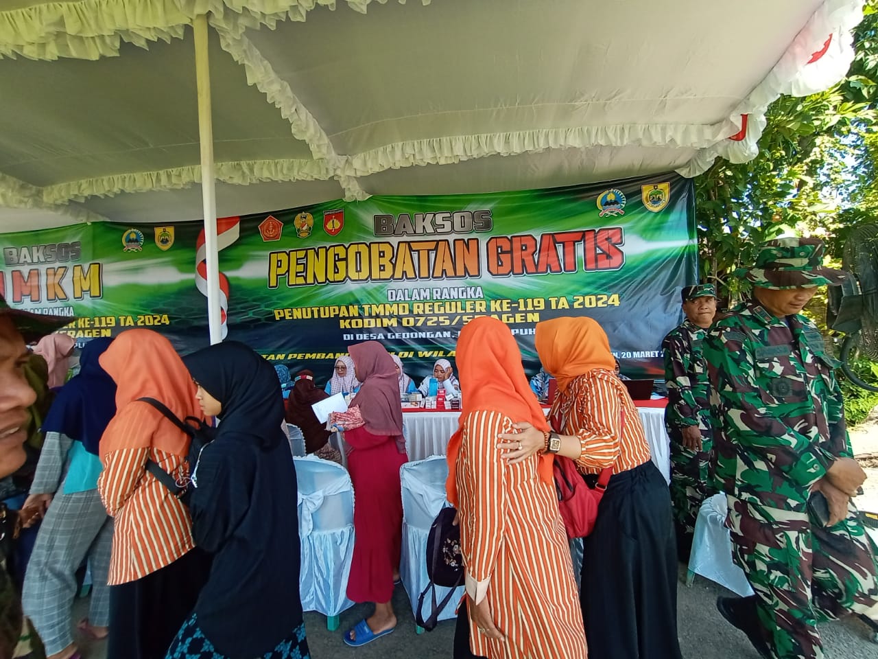 Penutupan TMMD Reguler Ke 119 Kodim 0725/Sragen Diwarnai Pengobatan Gratis Untuk Masyarakat