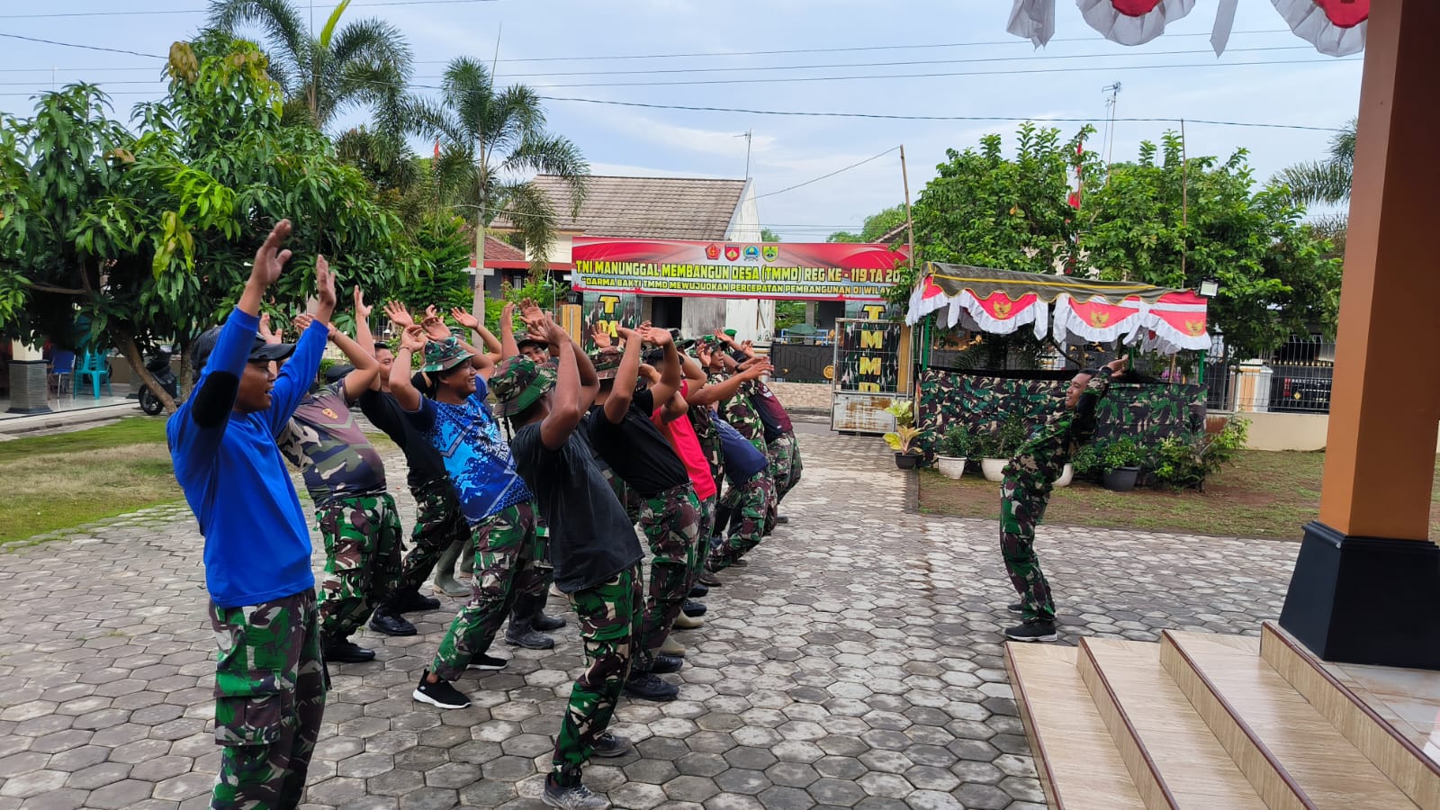 Bakar semangat sebelum bekerja, Satgas TMMD Reg 119 Kodim 0725/Sragen yel yel dulu
