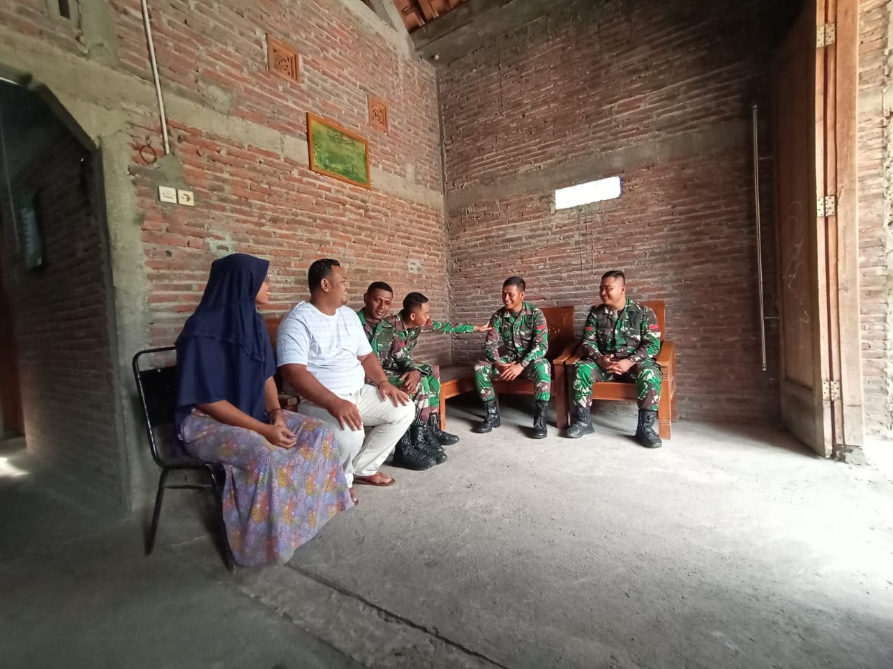 HARU, JELANG PENUTUPAN TMMD WARGA GEDONGAN DAN SATGAS BERPAMITAN