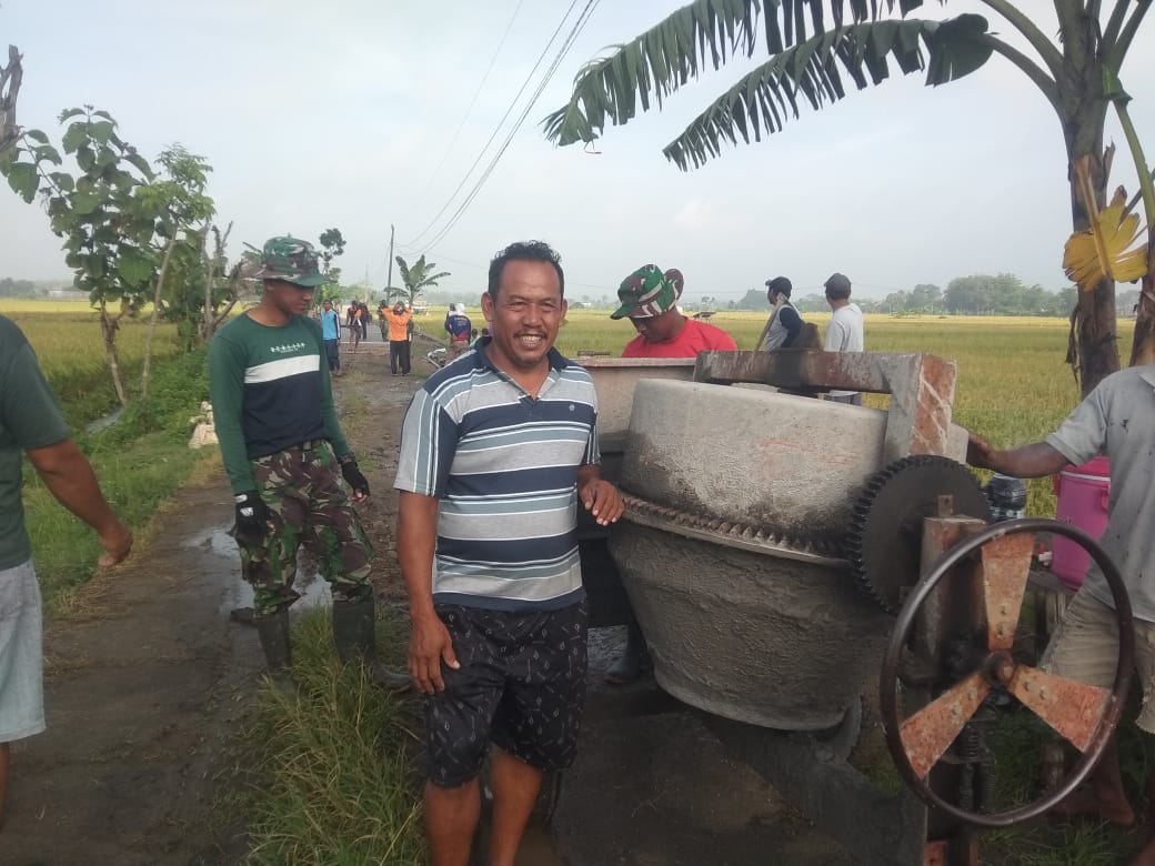 Apresiasi Ketua RT.3 Desa Gedongan kepada anggota Satgas TMMD Apresiasi Ketua RT.3 Desa Gedongan kepada anggota Satgas TMMD