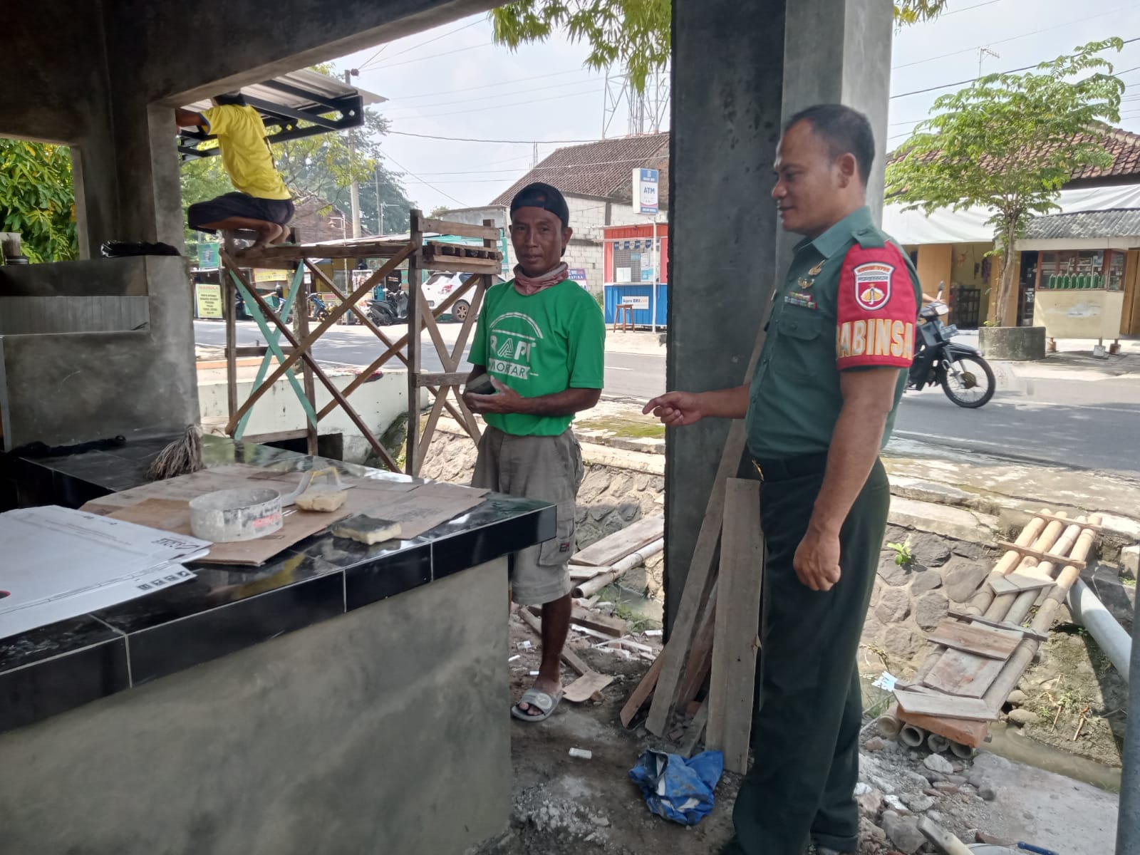 Melalui Komunikasi, Babinsa  Ingatkan Warga Binaan Pentingnya Menjaga Kesehatan
