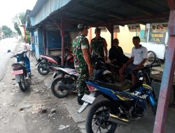 Berbaur Bersama Seluruh Lapisan Masyarakat, Babinsa Komsos Dengan Tukang Ojek