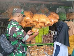 Babinsa Minta Konsumen Waspada Barang Kadaluarsa Jelang Idul Fitri