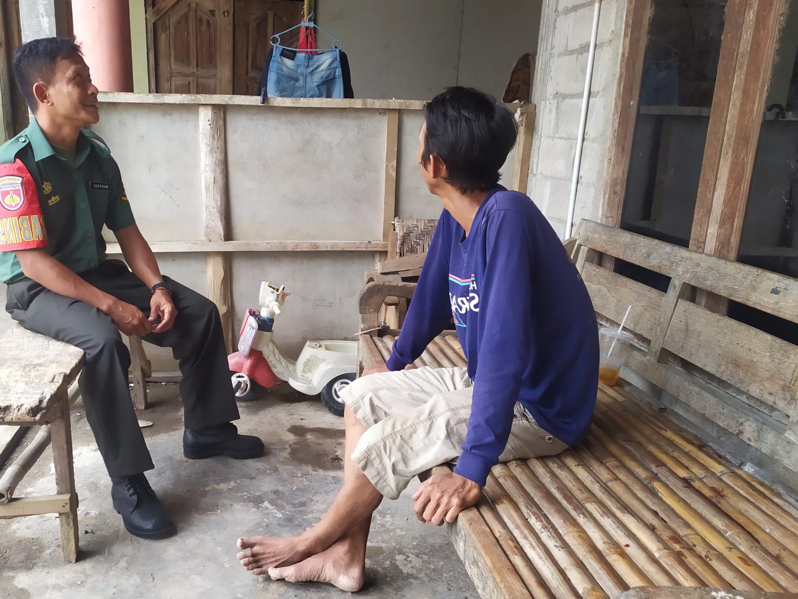 Babinsa Jatibatur  Imbau Warga Hati-hati Tinggalkan Rumah saat Mudik