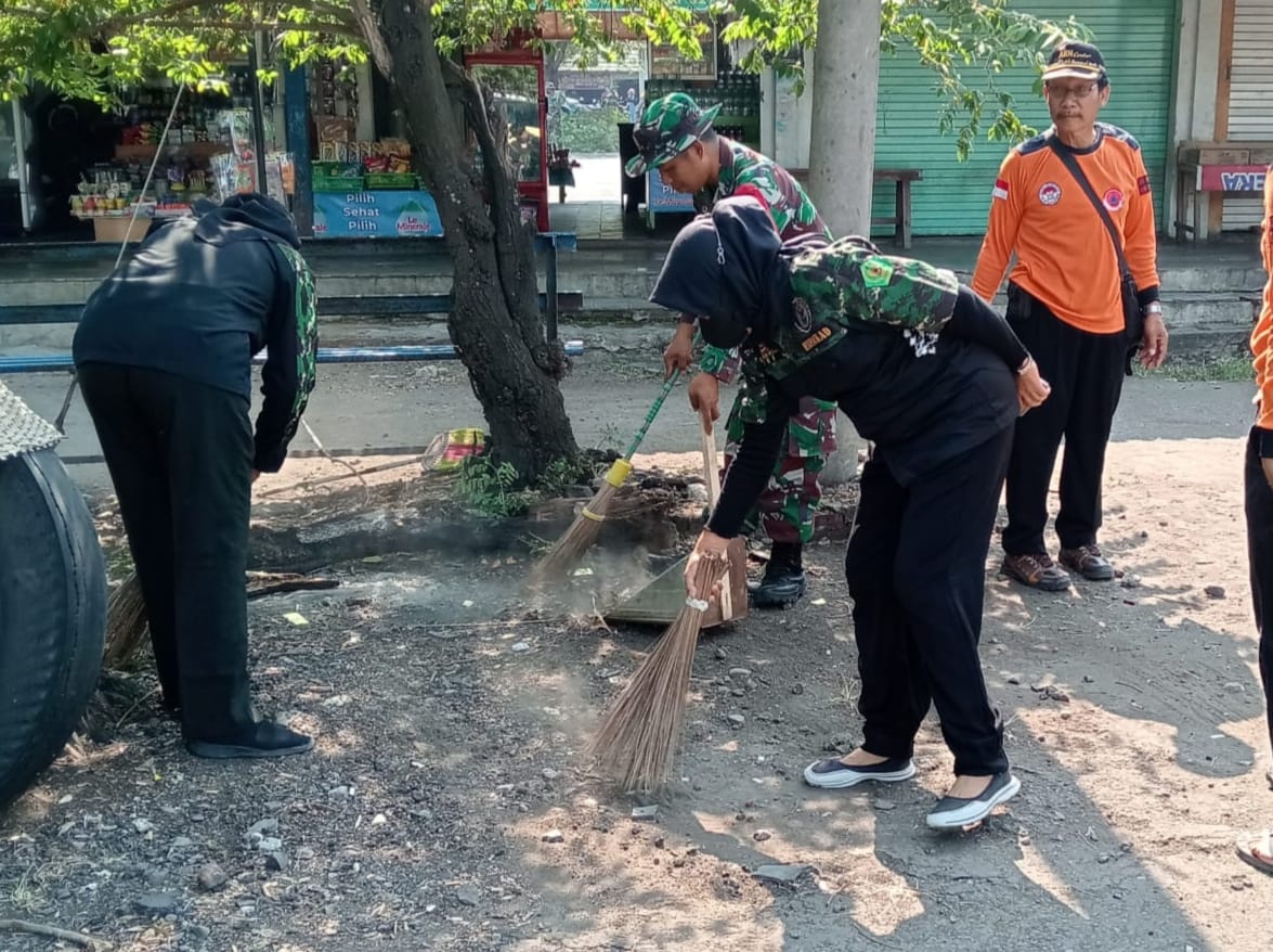 Peduli Kebersihan Lingkungan Dengan Kerja Bakti