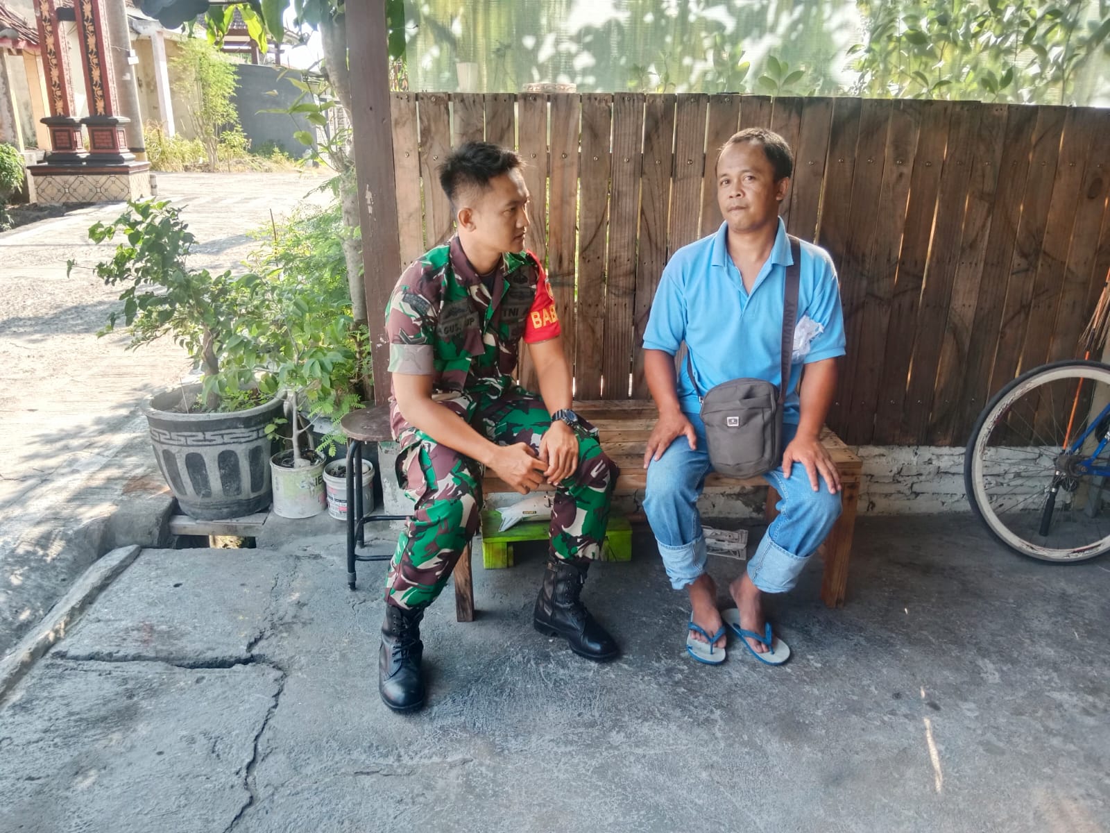 Agar Selalu Dekat dan Akrab Dengan Warga Babinsa Gelar Komsos