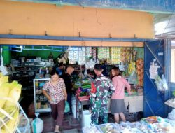 Sertu Sumanto Pantau Stok Sembako Pasca Lebaran