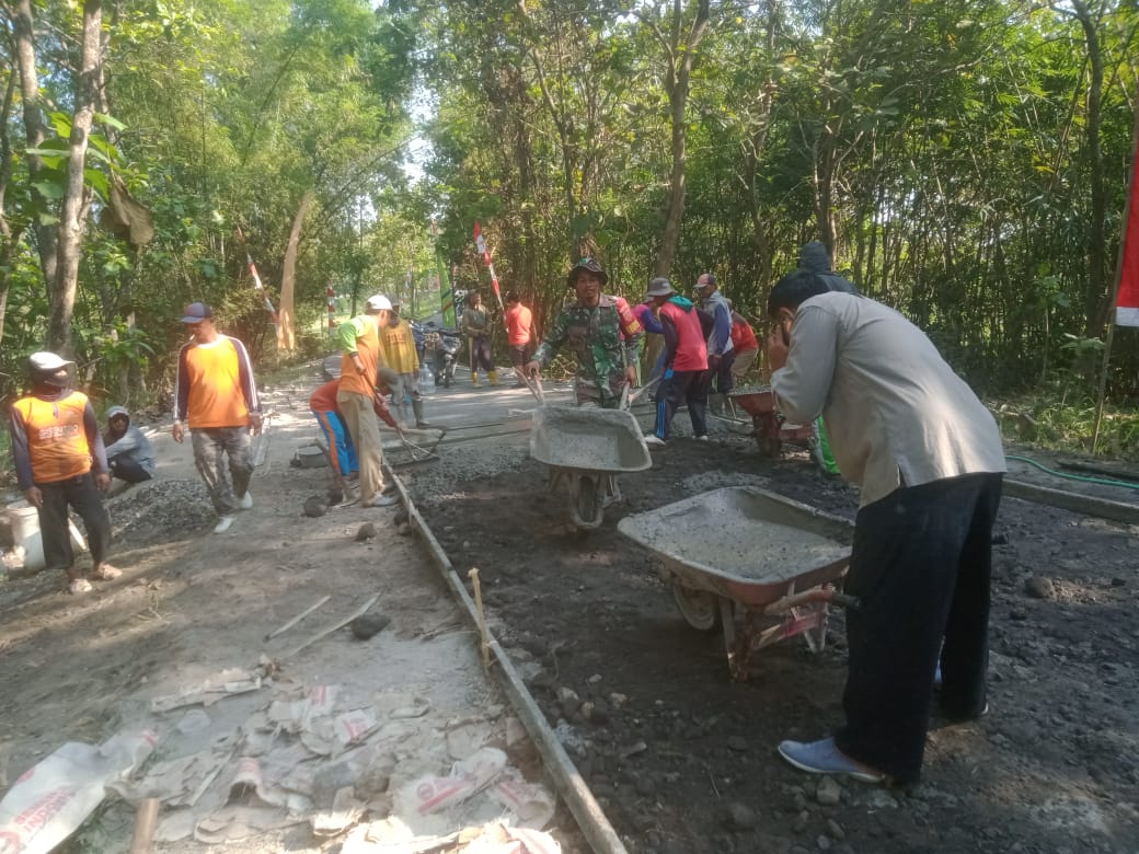 Bantu Masyarakat Miliki Jalan Desa Yang Memadai Sertu Krido  Bantu Lakukan Pengecoran