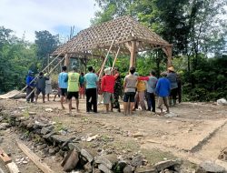 Tradisi Angkat Rumah, Bentuk Gotong Royong  Babinsa Bersama Warga Dukuh Pelem