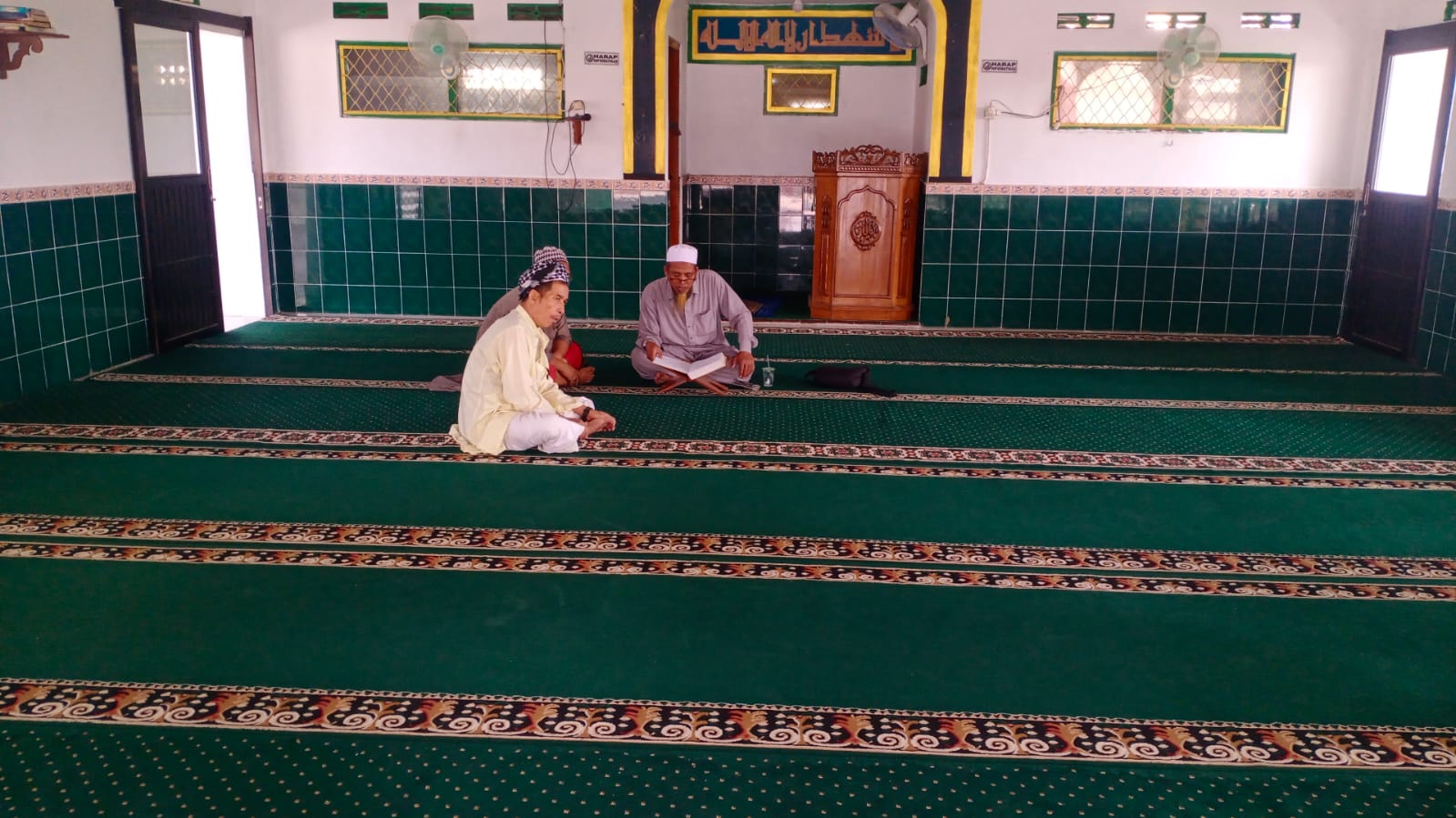 Jaga Kerukunan Antar Umat Beragama, Babinsa Komsos Dengan Tokoh Agama