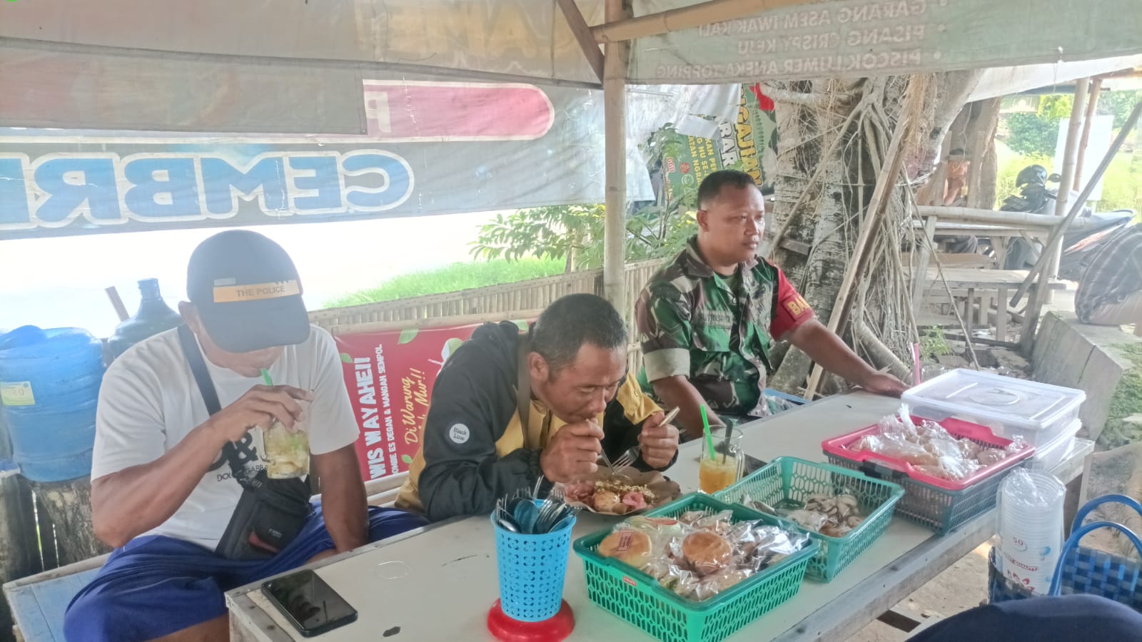 Warung Angkringan Menjadi Sasaran Komsos Babinsa