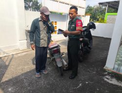 Kunjungi Pak RT, Babinsa Sampaikan Ini….