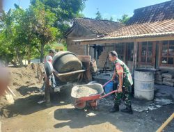 Peduli Terhadap Masyarakat, Babinsa Renovasi Rumah Warga