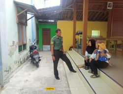 Babinsa Menghimbau Ibu untuk Menjaga Anak-anak dengan Cermat