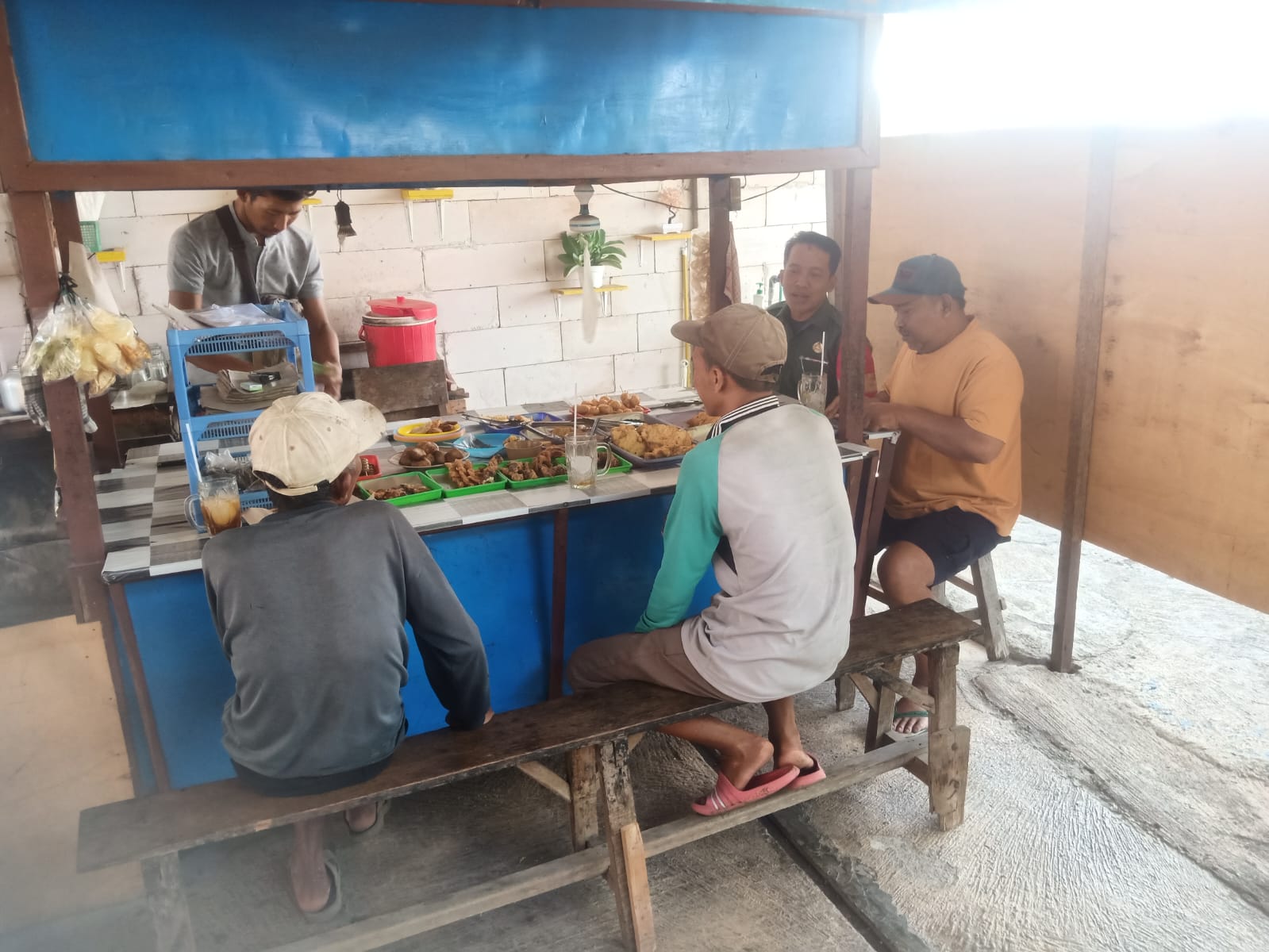 Membangun Keterampilan dan Semangat Patriotisme Babinsa Latih Ketarunaan Siswa SMK