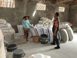 Babinsa Cek Stok Beras di Penggilingan Padi Untuk Menjaga Ketersediaan Pangan dan Kualitas Produk