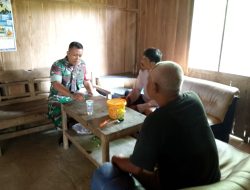 Komsos Dengan Ketua RT, Babinsa Eratkan Silahturahmi
