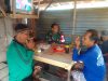 Babinsa Komsos: Membangun Hubungan Akrab di Warung Hik